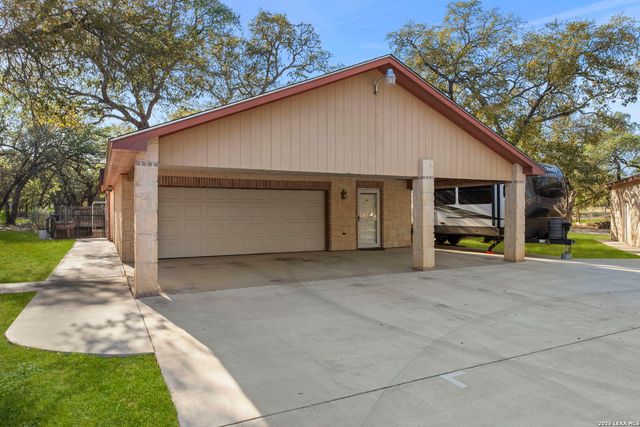 141 County Road 6869, Natalia, TX 78059