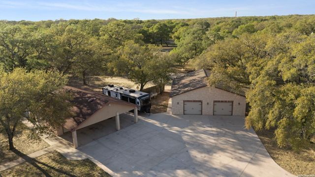 141 County Road 6869, Natalia, TX 78059