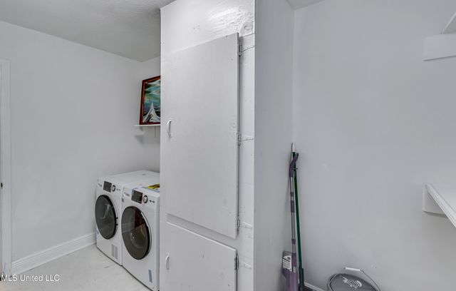 667 Queen Circle, Jackson, MS 39209