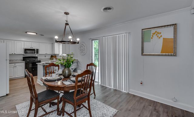 667 Queen Circle, Jackson, MS 39209