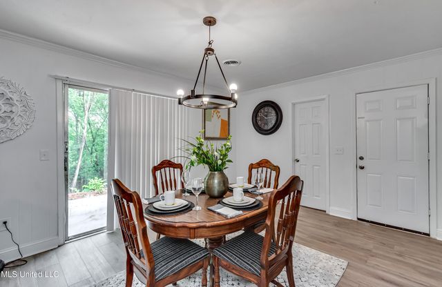 667 Queen Circle, Jackson, MS 39209