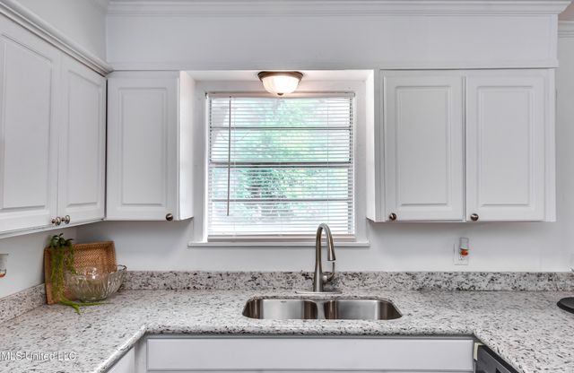 667 Queen Circle, Jackson, MS 39209