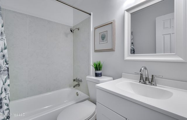 667 Queen Circle, Jackson, MS 39209