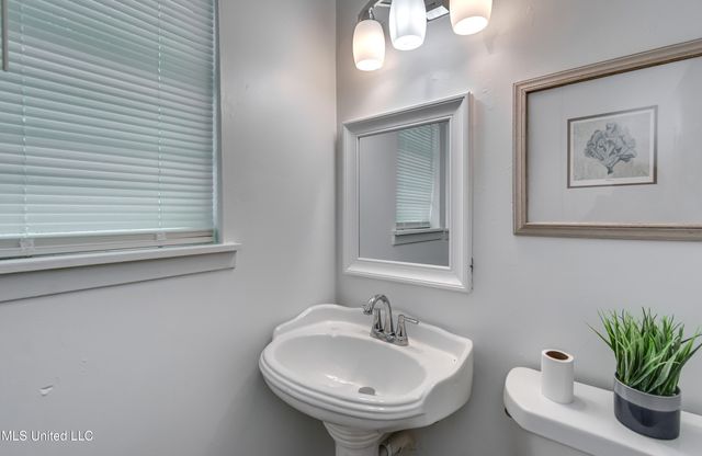 667 Queen Circle, Jackson, MS 39209