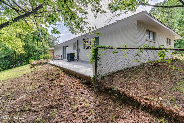 667 Queen Circle, Jackson, MS 39209