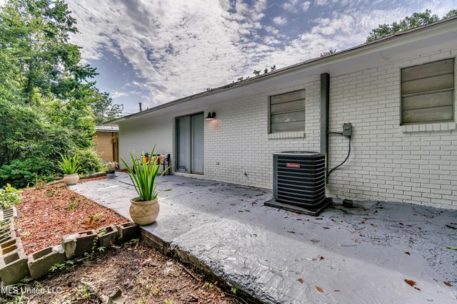 667 Queen Circle, Jackson, MS 39209