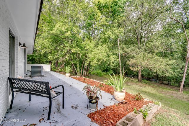 667 Queen Circle, Jackson, MS 39209