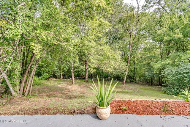 667 Queen Circle, Jackson, MS 39209