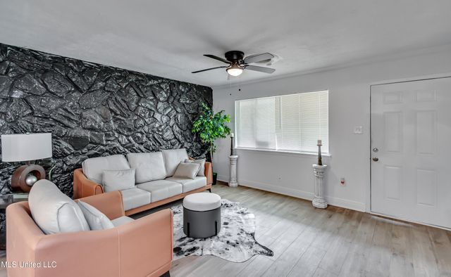 667 Queen Circle, Jackson, MS 39209