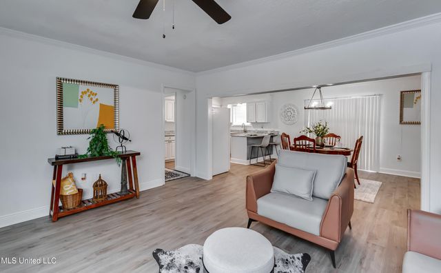 667 Queen Circle, Jackson, MS 39209