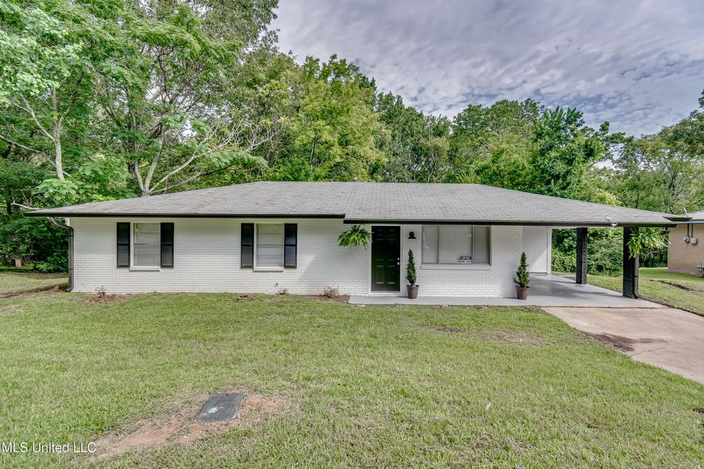 667 Queen Circle, Jackson, MS 39209