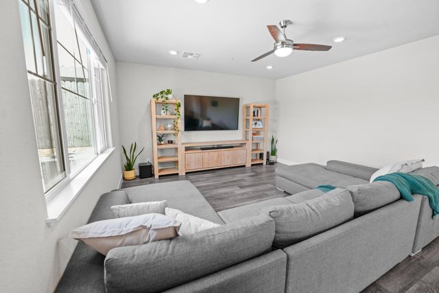 499 Red Sand Ct, Rocklin, CA 95765