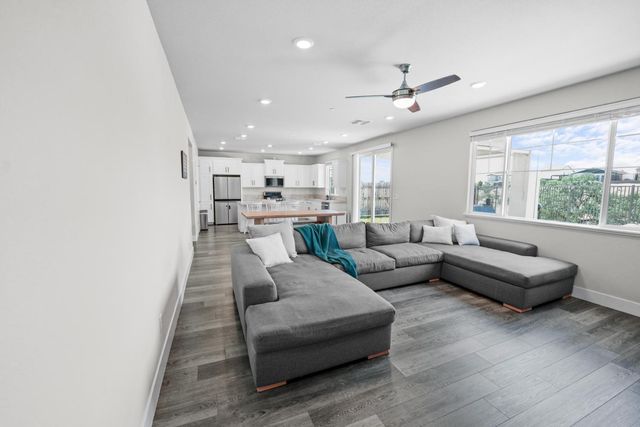 499 Red Sand Ct, Rocklin, CA 95765