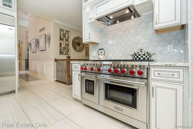 3960 Harvest Creek Court, Oakland Twp, MI 48306