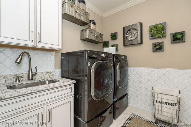 3960 Harvest Creek Court, Oakland Twp, MI 48306