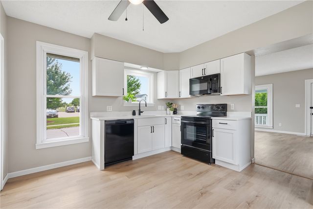 1405 5th Avenue, Marion, IA 52402
