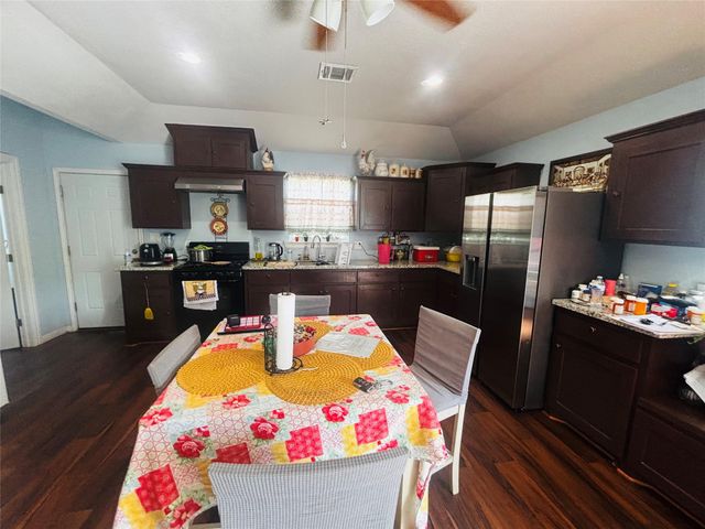 21201 South Street, New Caney, TX 77357