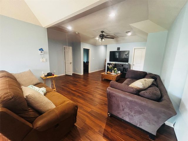 21201 South Street, New Caney, TX 77357