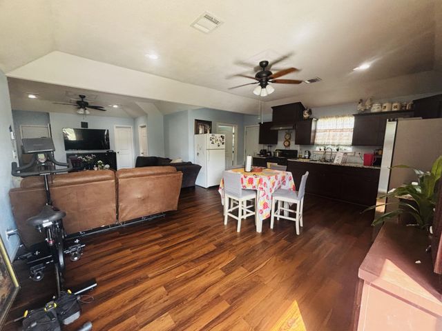 21201 South Street, New Caney, TX 77357