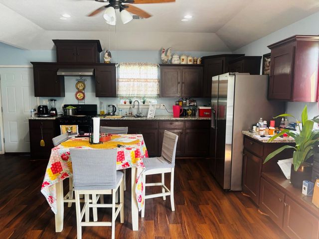 21201 South Street, New Caney, TX 77357