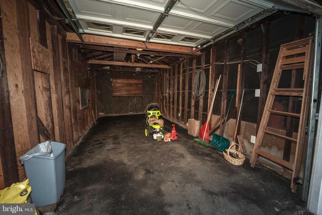 18 MULBERRY LN, Plymouth Meeting, PA 19462