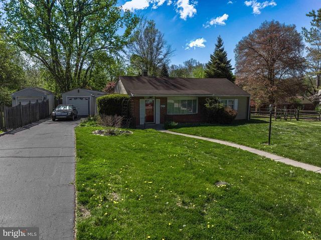 18 MULBERRY LN, Plymouth Meeting, PA 19462