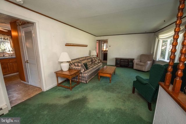 18 MULBERRY LN, Plymouth Meeting, PA 19462