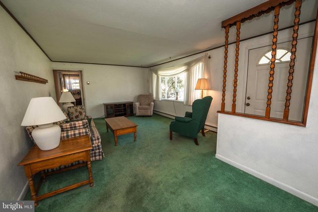 18 MULBERRY LN, Plymouth Meeting, PA 19462