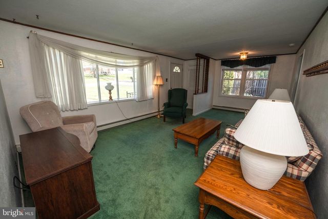 18 MULBERRY LN, Plymouth Meeting, PA 19462