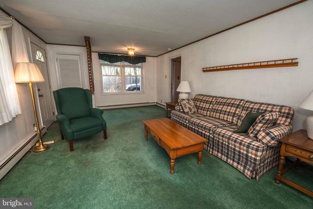 18 MULBERRY LN, Plymouth Meeting, PA 19462