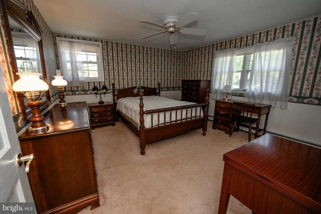 18 MULBERRY LN, Plymouth Meeting, PA 19462