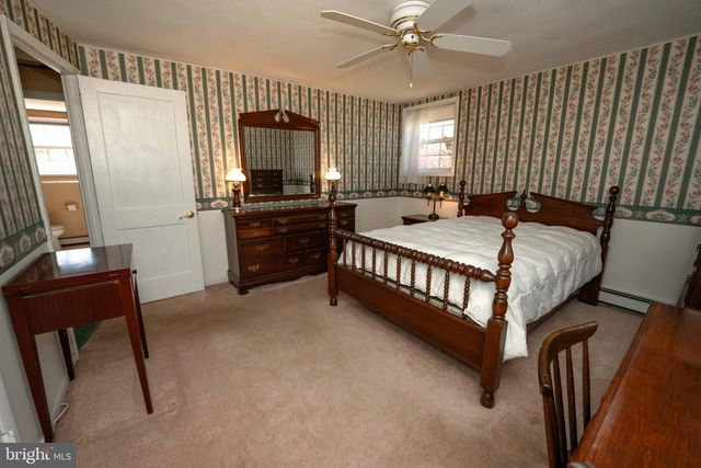 18 MULBERRY LN, Plymouth Meeting, PA 19462