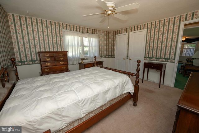 18 MULBERRY LN, Plymouth Meeting, PA 19462