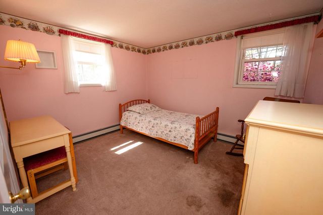 18 MULBERRY LN, Plymouth Meeting, PA 19462