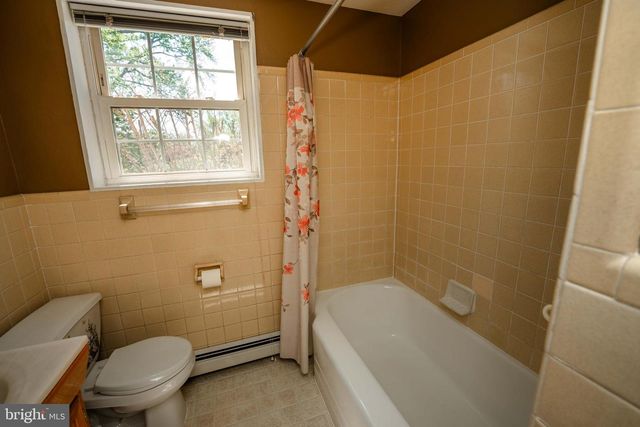 18 MULBERRY LN, Plymouth Meeting, PA 19462