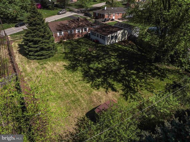 18 MULBERRY LN, Plymouth Meeting, PA 19462