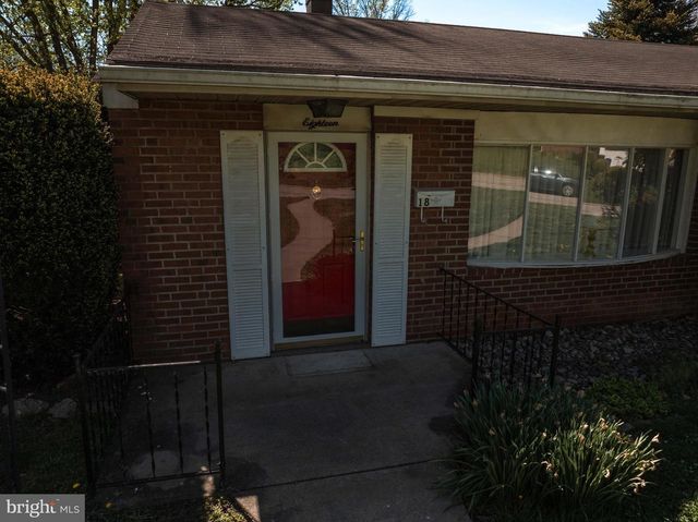 18 MULBERRY LN, Plymouth Meeting, PA 19462