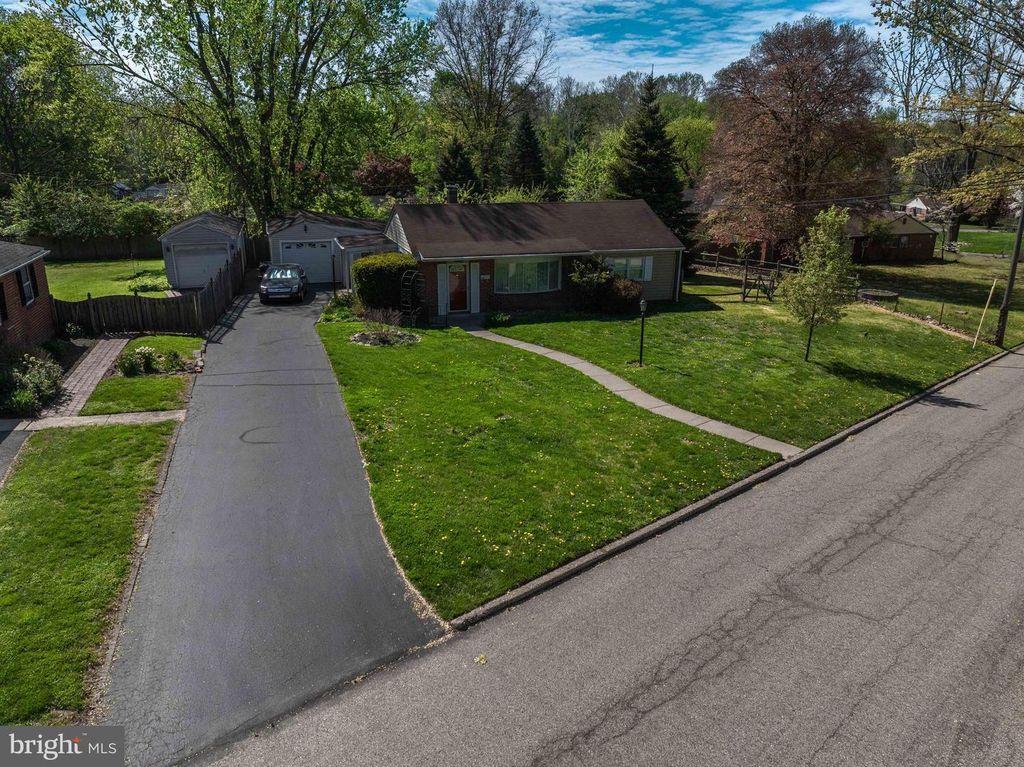 18 MULBERRY LN, Plymouth Meeting, PA 19462