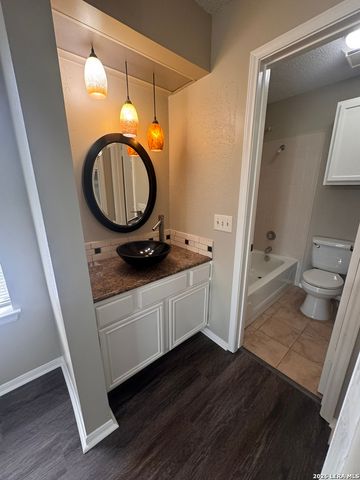 4212 Medical Dr Unit 423, San Antonio, TX 78229