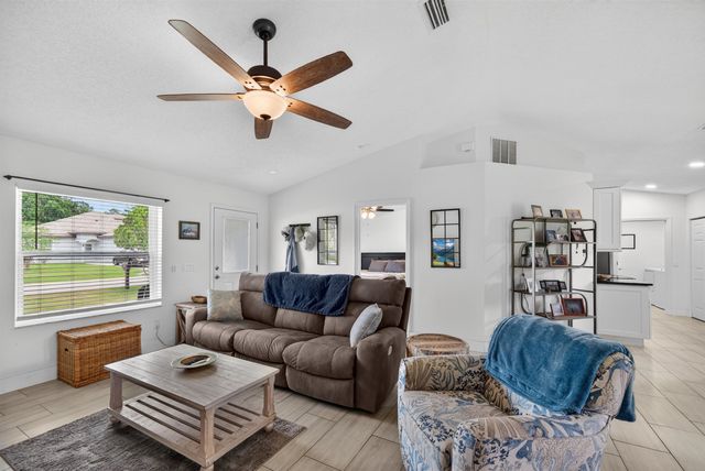 58 Providence Ln, Palm Coast, FL 32164