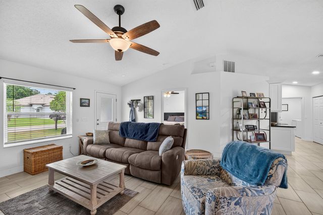 58 Providence Ln, Palm Coast, FL 32164
