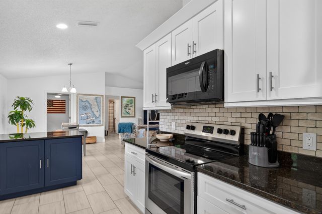 58 Providence Ln, Palm Coast, FL 32164
