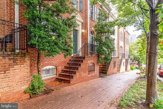 1323 N BARTON ST, Arlington, VA 22201