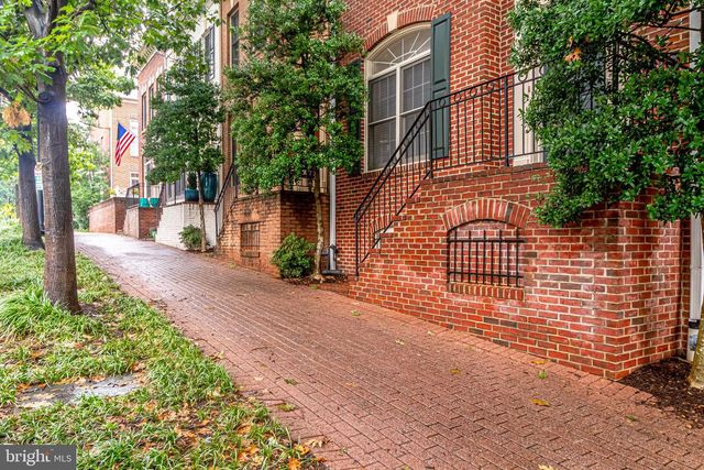 1323 N BARTON ST, Arlington, VA 22201