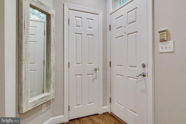 1323 N BARTON ST, Arlington, VA 22201
