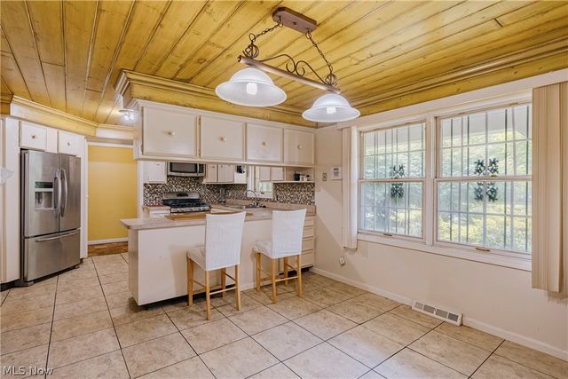 477 Snavely Road, Richmond Heights, OH 44143