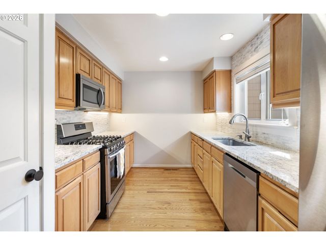 10247 Nw VILLAGE HEIGHTS Dr, Portland, OR 97229