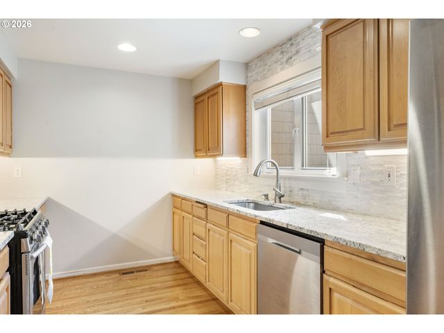 10247 Nw VILLAGE HEIGHTS Dr, Portland, OR 97229