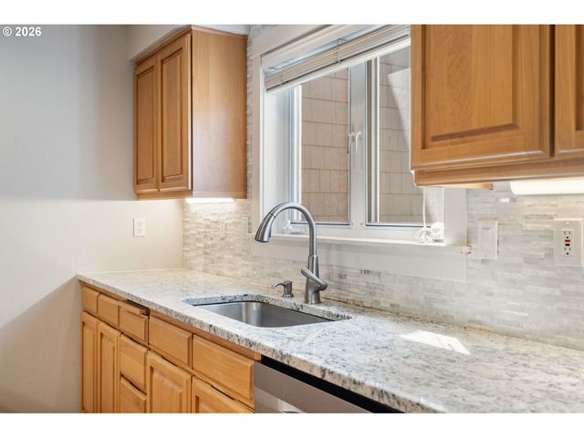 10247 Nw VILLAGE HEIGHTS Dr, Portland, OR 97229