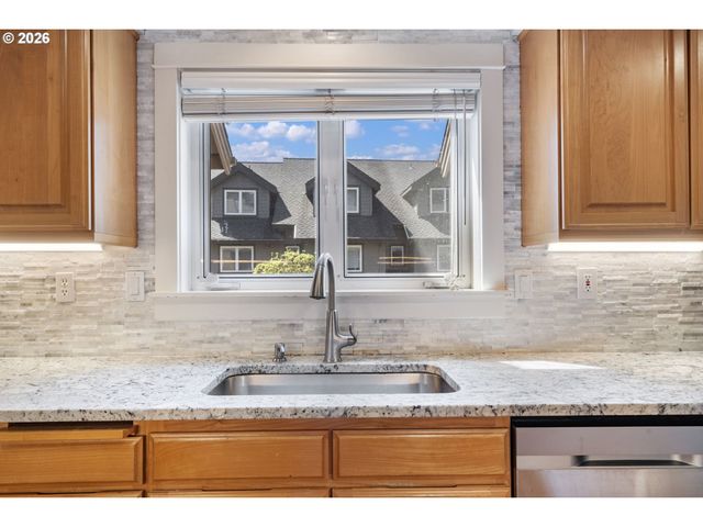 10247 Nw VILLAGE HEIGHTS Dr, Portland, OR 97229
